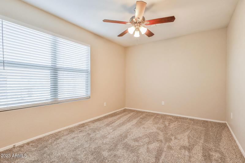 026-photo-bedroom-12053762