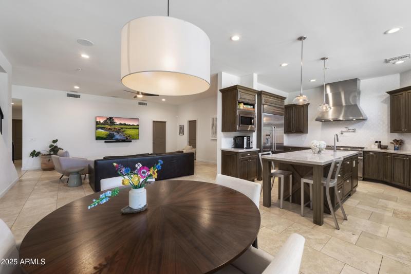 728DA872-8B77-42E7-BA82-4CF3103A1443