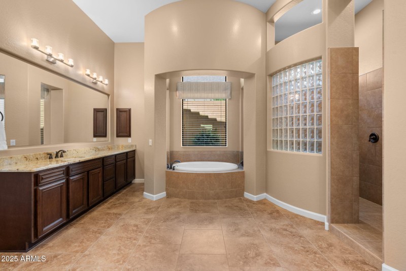 30-web-or-mls-2304-n-steele-cir