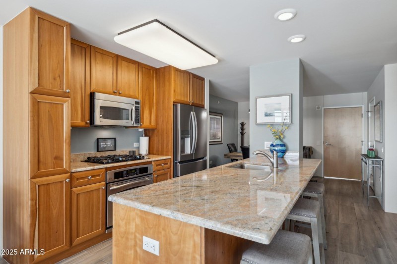 9-web-or-mls-4808-n-24th-st-1303