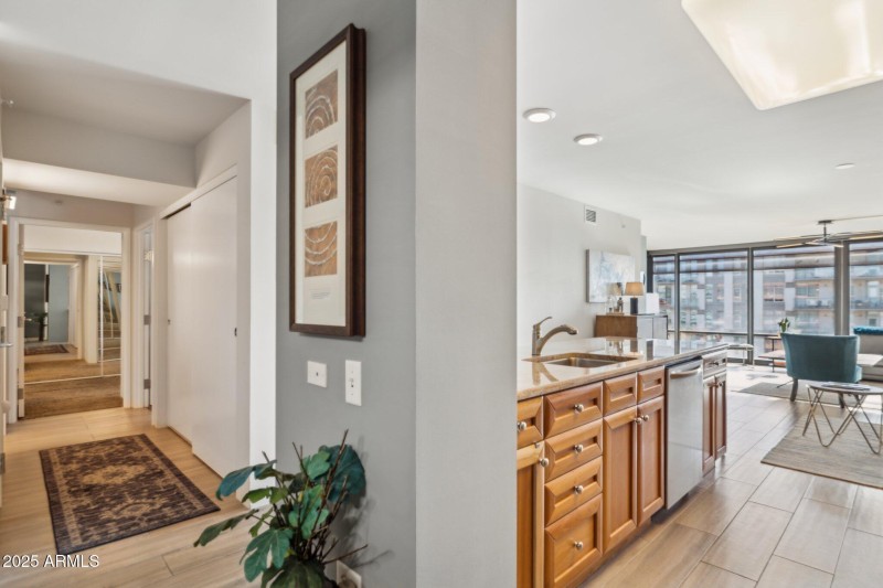 10-web-or-mls-4808-n-24th-st-1303