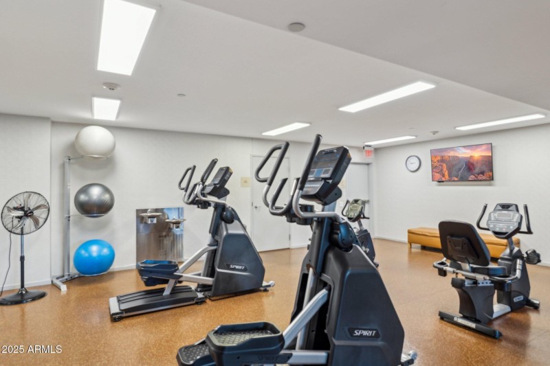 39-web-or-mls-4808-n-24th-st-1303