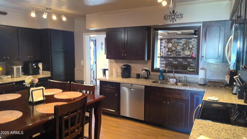 Main house kitchen3