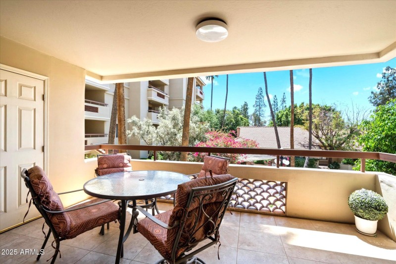 BALCONY VIEW24-84561851