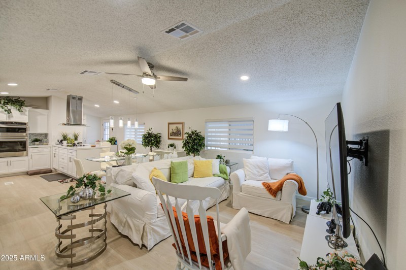 Clemen livingroom