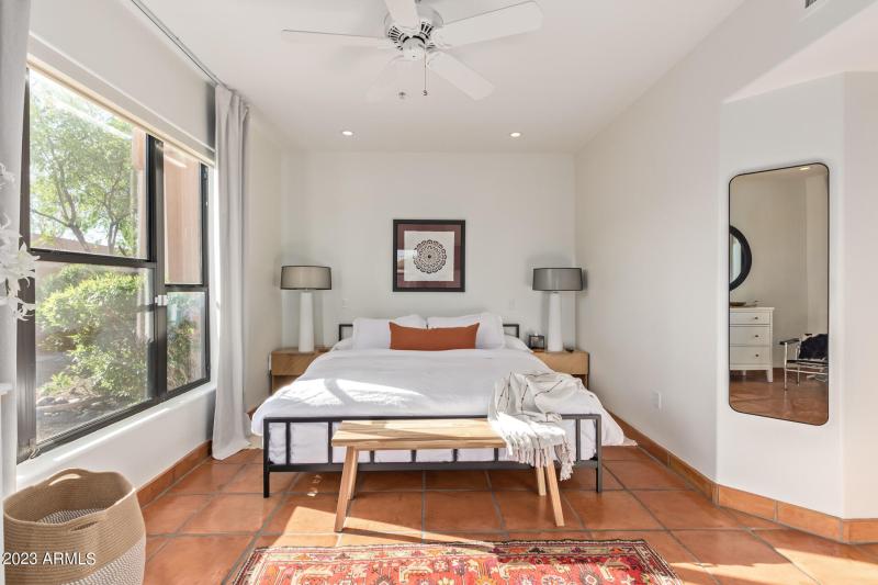 Master Bedroom (King)