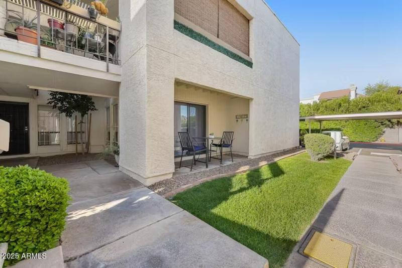 Entry/Patio