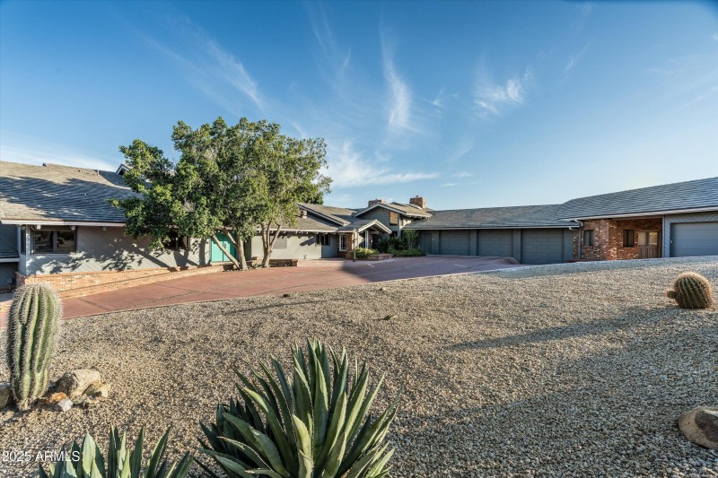 004-6830 N 46th Pl (4 of 102)