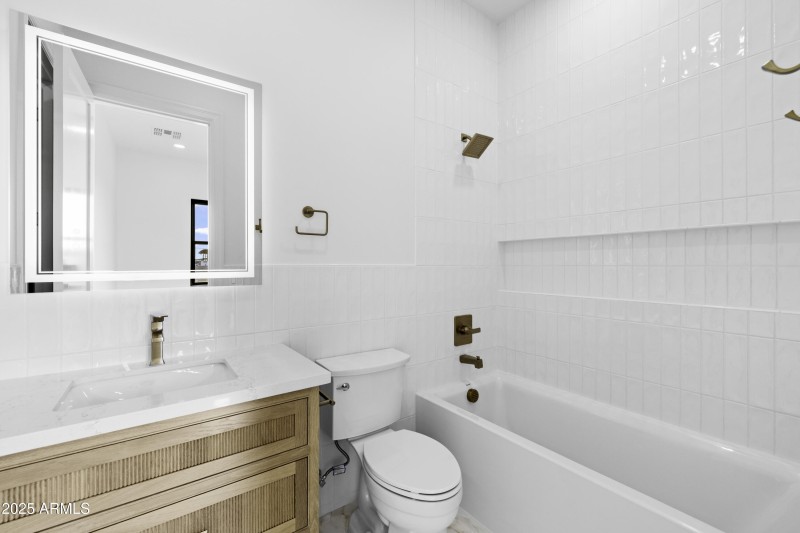 Bedroom 3. bath