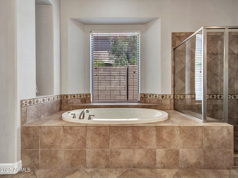 Deep Soaking Bath Tub