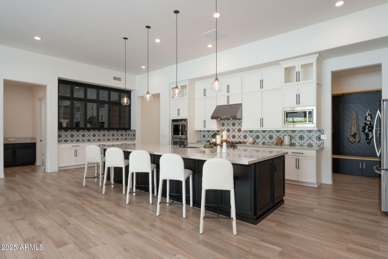 Spacious Entertaining Kitchen