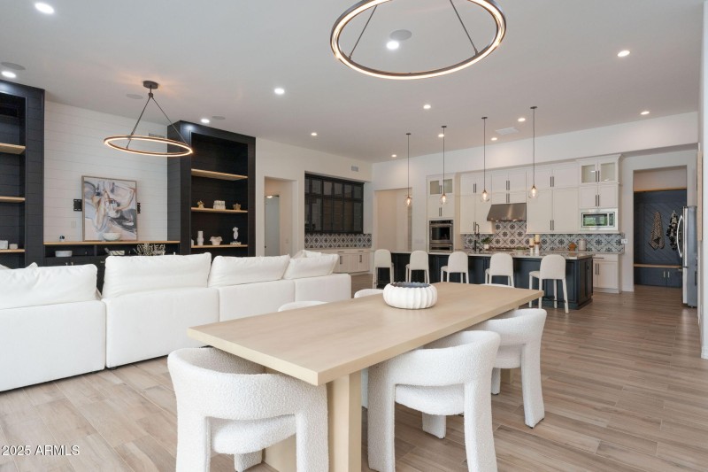 Eat in Dining
