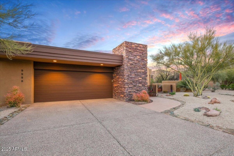 05-Driveway Views