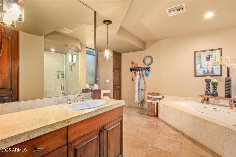 31-Primary Bath ~ Vanities