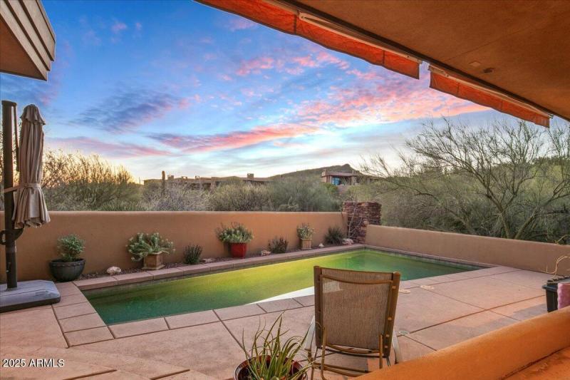 51-Pool Views