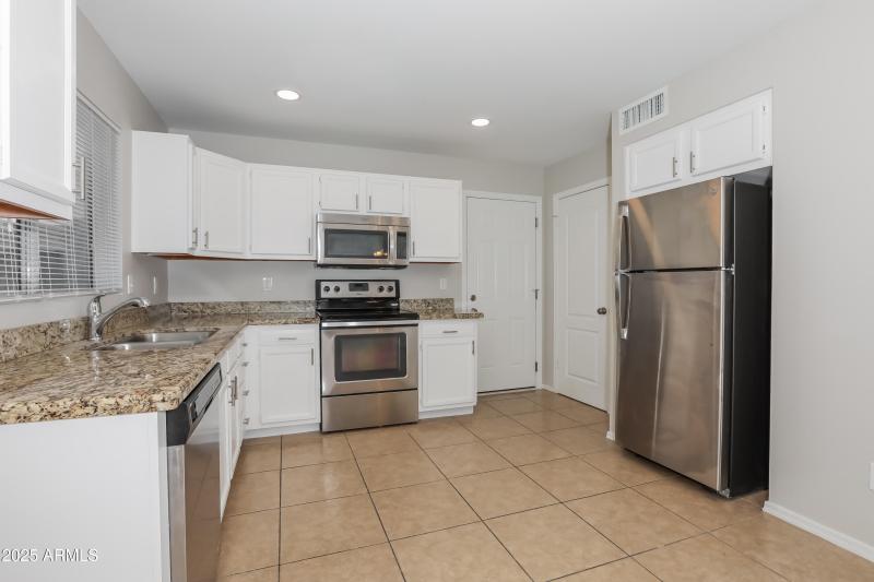 022-photo-kitchen-11854110