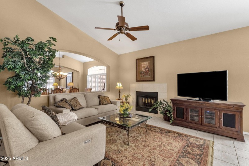 18-web-or-mls-4720-e-bighorn-ave