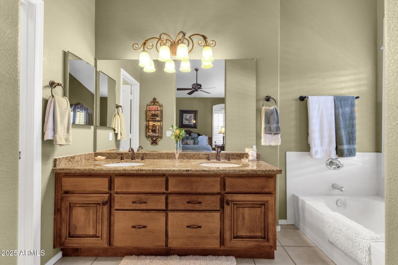 28-web-or-mls-4720-e-bighorn-ave