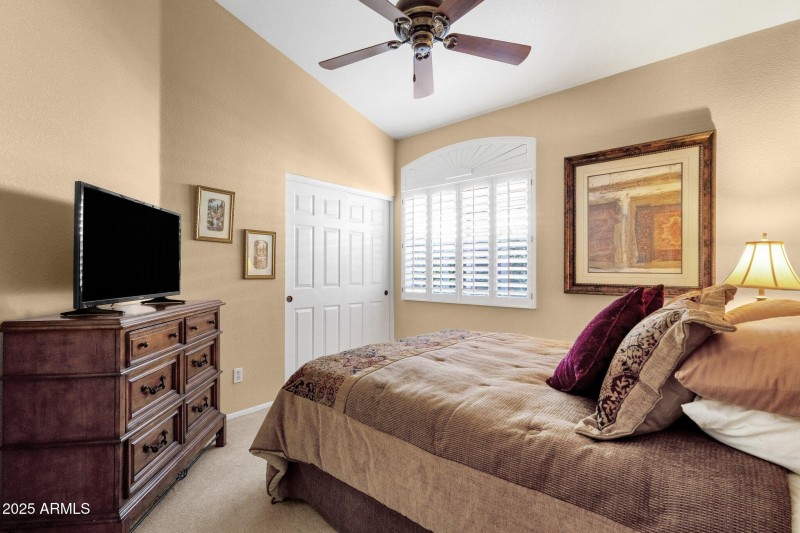 24-web-or-mls-4720-e-bighorn-ave