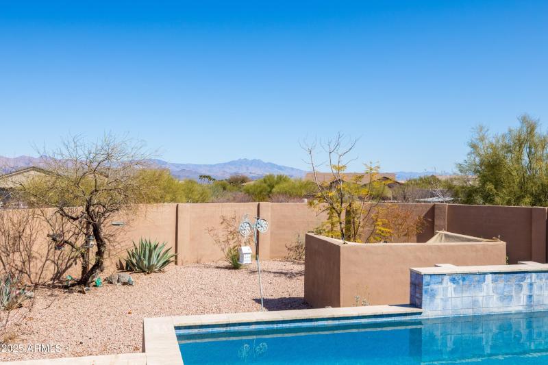 Sparkling Pool w Mountain Views