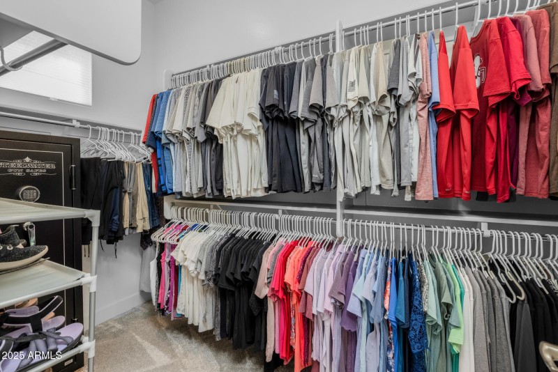 31)MASTER CLOSET (1)