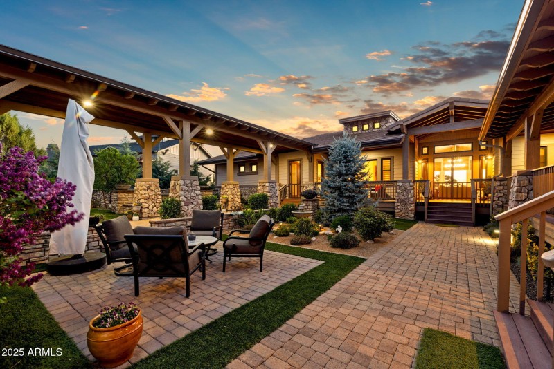 10-Front Courtyard (5)