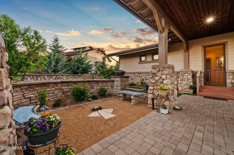 11-Front Courtyard (1)