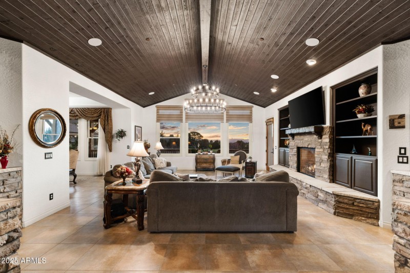 27-Living Room (6)