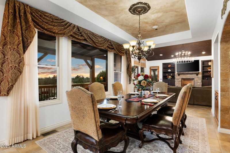30-Dining Room (2)
