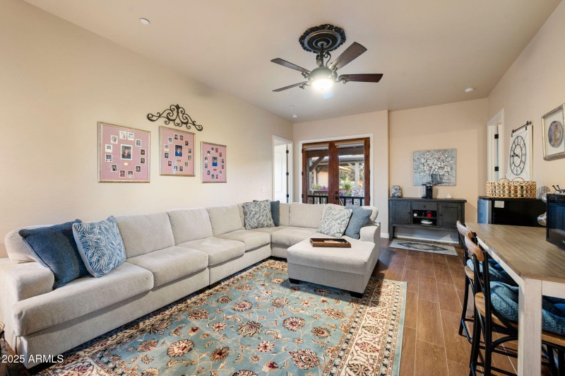 58-Family Room (1)