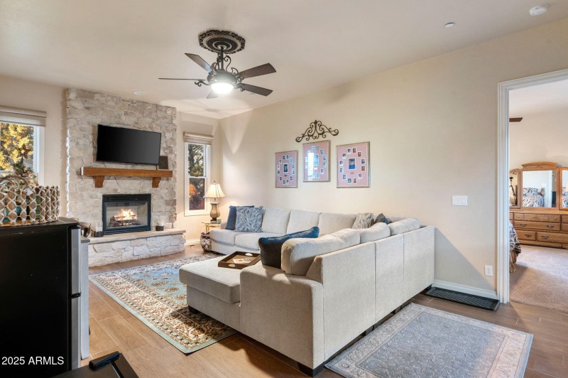 60-Family Room (3)