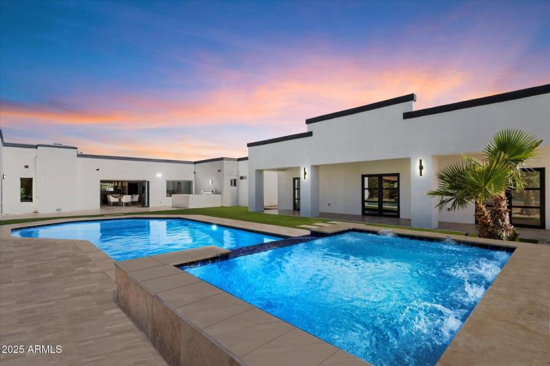 Pool Spa Main house and Guest House