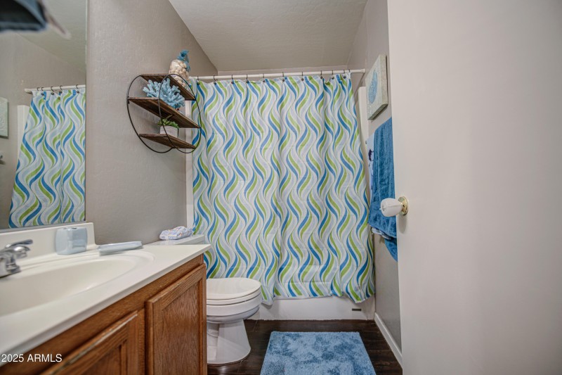 Bathroom 2-pic 2