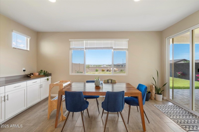 09-Dining Area