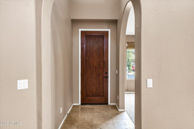 3033 W Redwood Ln-6