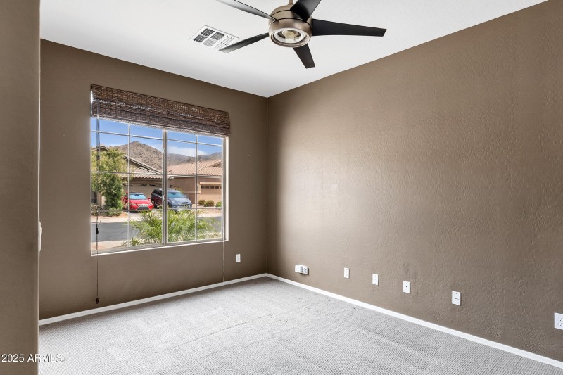 3033 W Redwood Ln-7