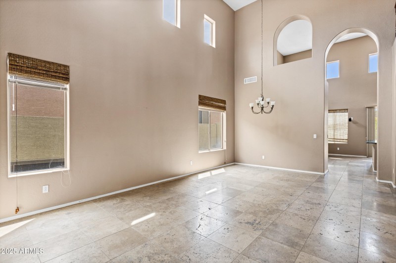 3033 W Redwood Ln-9