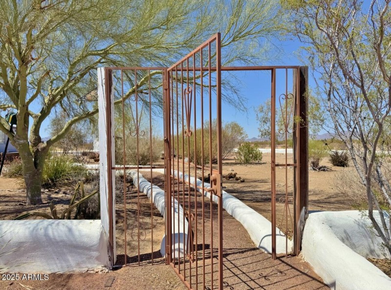 Gate to front yard