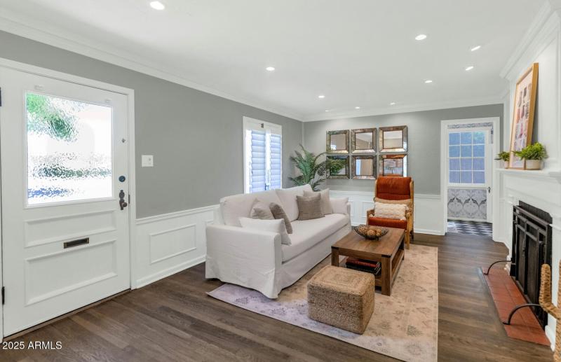 329 W Encanto Blvd-large-008-022-TOD9365