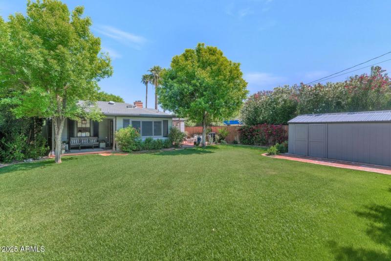 329 W Encanto Blvd-large-030-027-TOD9391