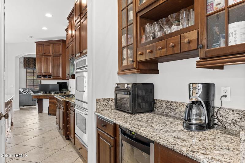 Butler Pantry- bar area