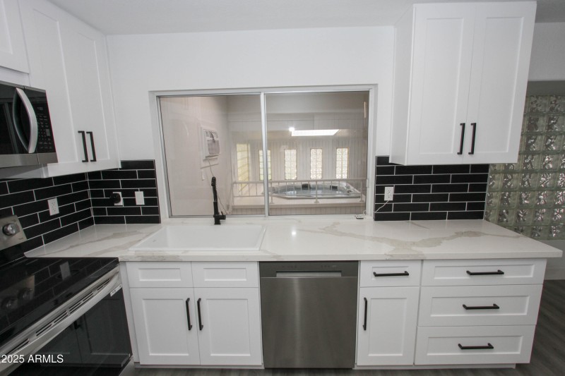 3371 W Grandview Rd-20