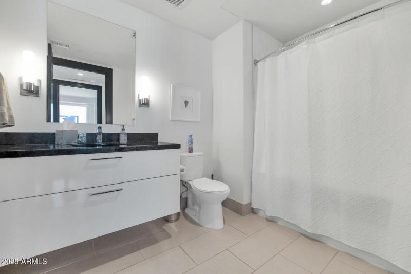 4422 N 75th St-large-024-015-TOD9465-150