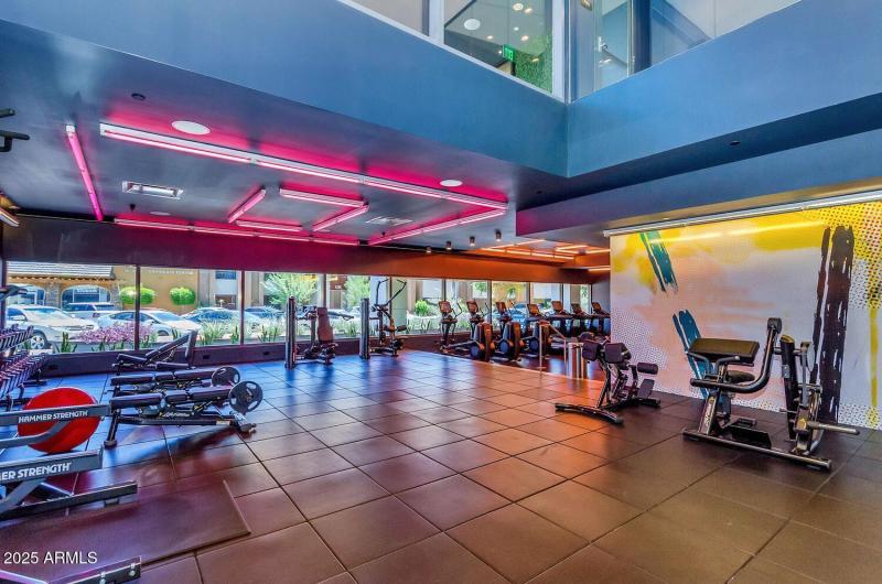 4422 N 75th St-large-035-009-TOD 2827-15