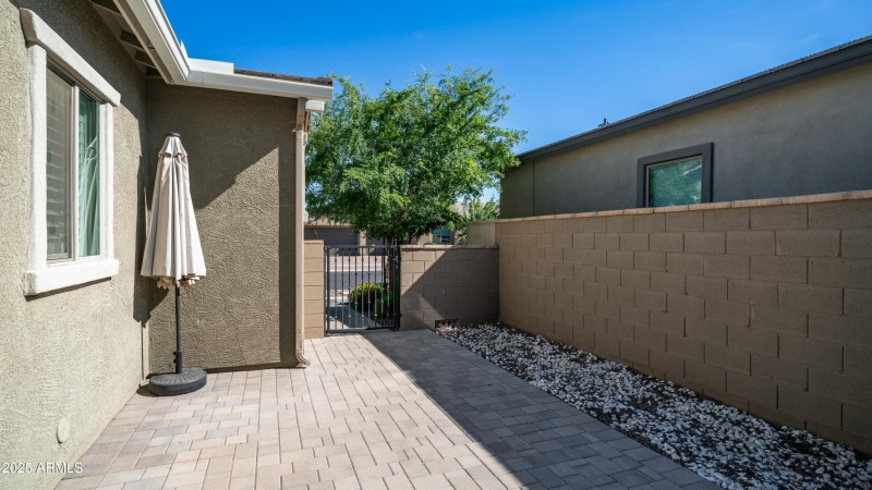 9936 E Revolution Dr Exterior Photos-13