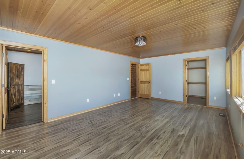 Master Bedroom - Main Floor