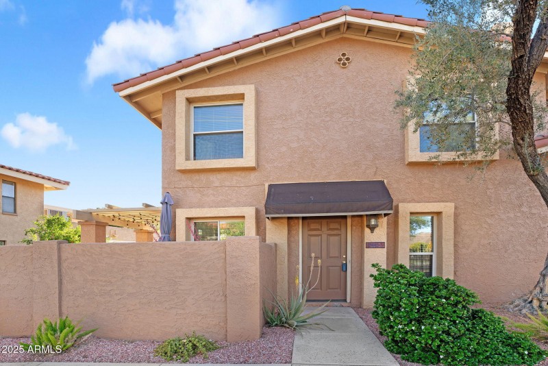 1-web-or-mls-10445 N 11th Pl-01