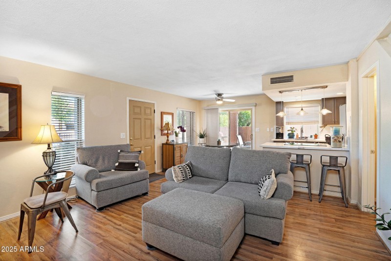 4-web-or-mls-10445 N 11th Pl-04