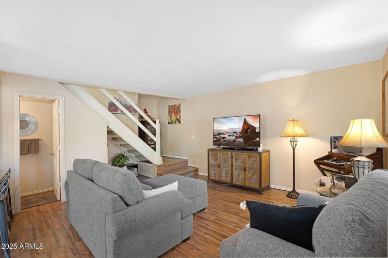 6-web-or-mls-10445 N 11th Pl-06
