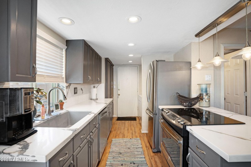 9-web-or-mls-10445 N 11th Pl-09